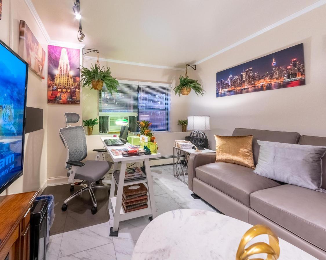 Two Bedrooms Apartment Manage And Supervise By Host Endless Features Amenities Dishwasher Washer Dryer Best Wifi Internet Services By Verizon Fios 960 Upload 960 Download Bi Monthly Free Housekeeping Services Huge 10000 Square Footage New York Bagian luar foto
